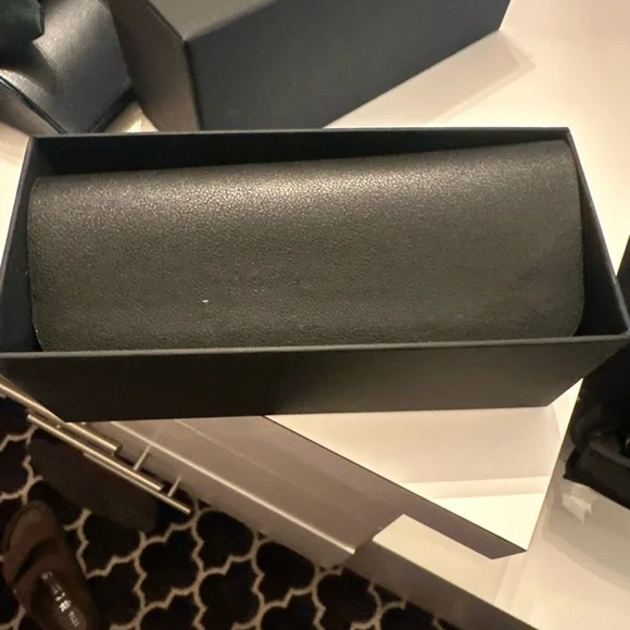 Black Square Women's Sunglasses - Picture 5 of 8